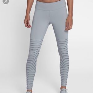 Nike Epic Lux Flash Leggings size small worn once